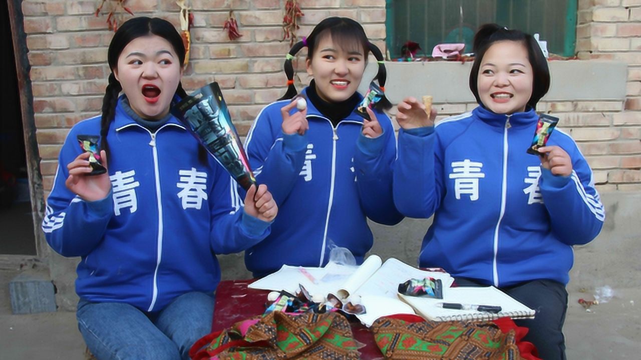欢欢的童年小花和姐妹分享冰淇淋原来里面是巧克力好吃