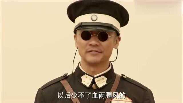 队长大漠里教队员打靶,理论和实践完美结合,这才是男人的浪漫