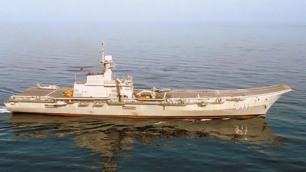 全球现役"袖珍"航母!排水量仅1.1万吨,能吞吐12架舰载机