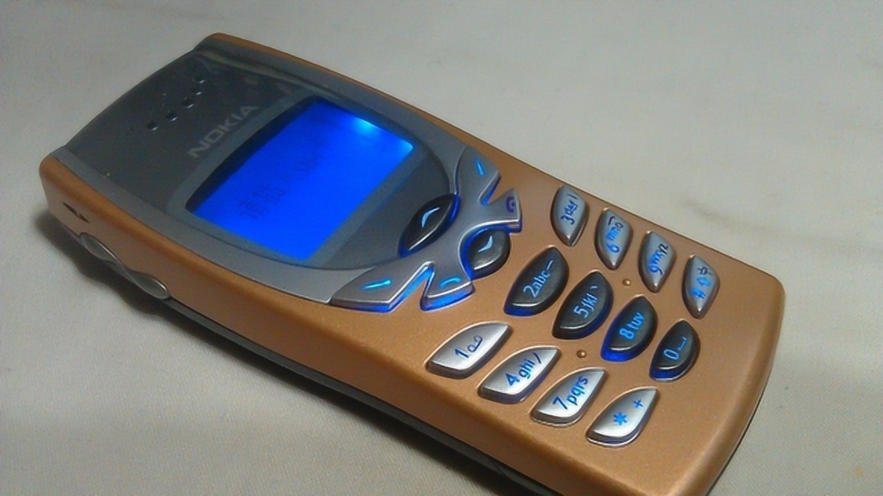 经典怀旧屏幕变革诺基亚8250开启蓝屏时代