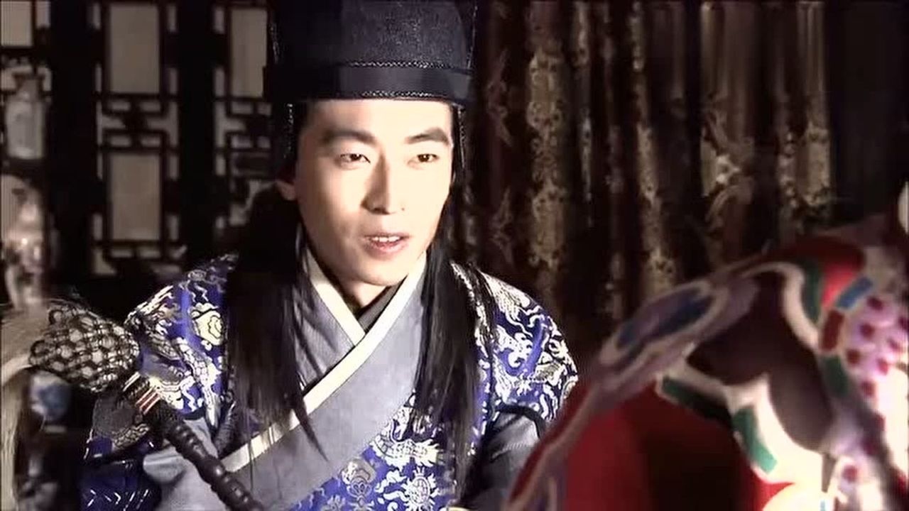 龙门镖局:陆三金太监扮相出场,涂口红动作娴熟,姿势撩人