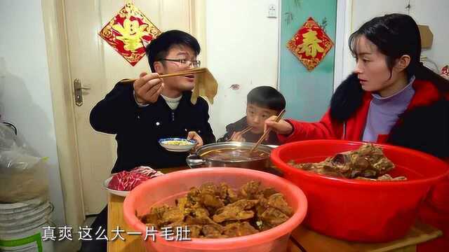 大sao拿全部年货做火锅,牛肉毛肚涮三斤,年夜饭火锅盛宴真过瘾