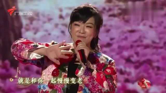 女歌唱家赵咏华深情演唱《最浪漫的事》,开口的瞬间不要太好听