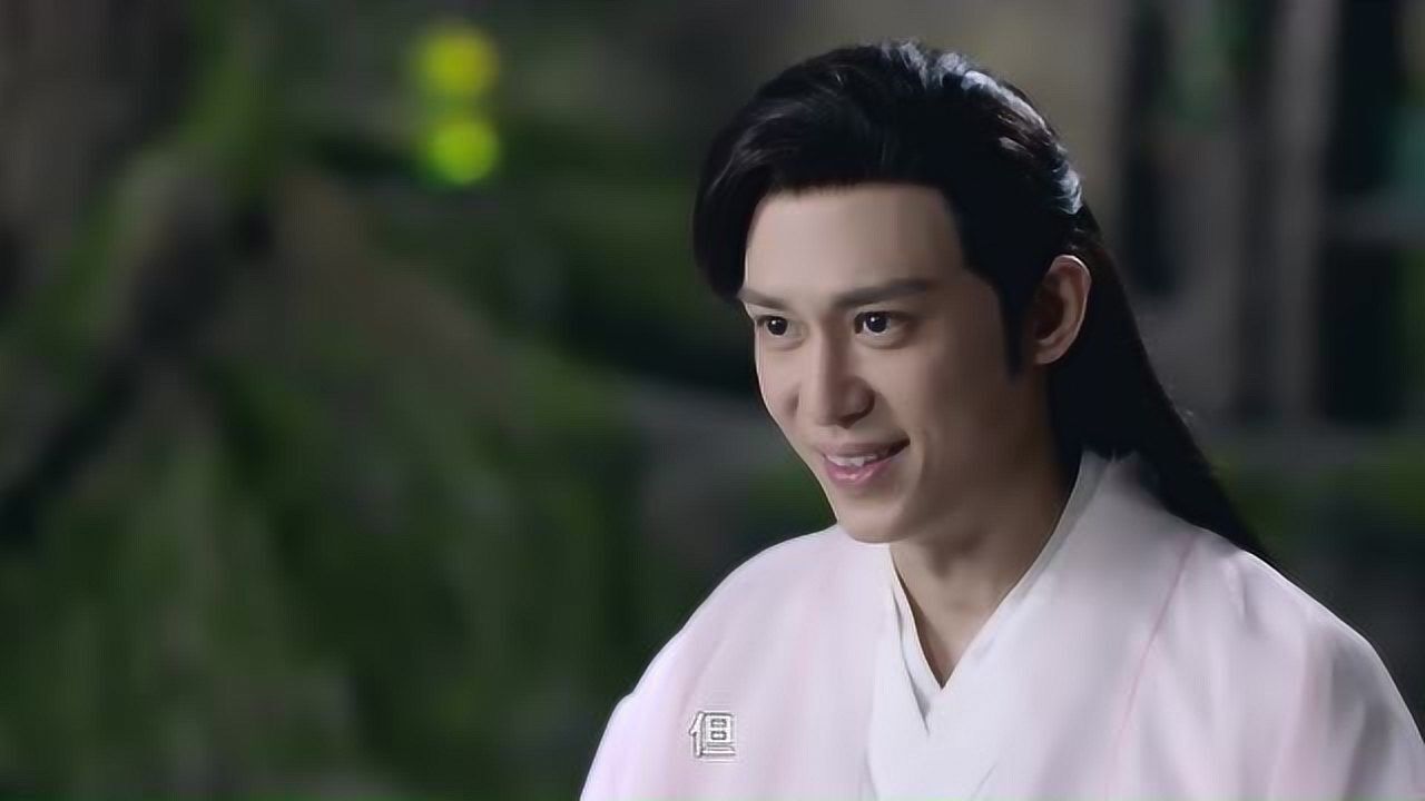 枕上书:沧夷神君看上了白凤九,让折颜上神来帮忙提亲了