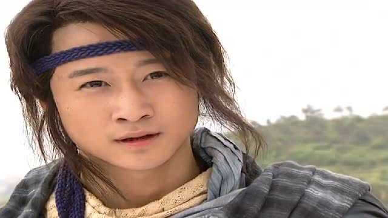 小李飞刀:阿飞为救小红弃剑,不料拿刀一根树枝,一样虐你们