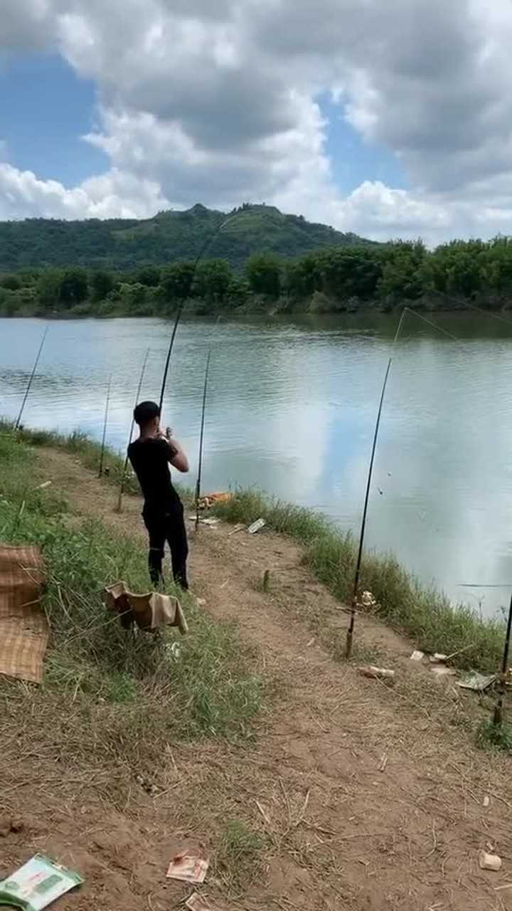 农村实力钓鱼钓鱼我是专业的因为热爱所以坚持
