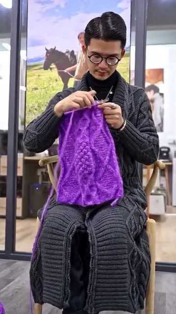 帅哥织毛衣好厉害的_腾讯视频