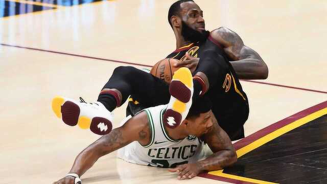 囧囧NBA:NBA新一代假摔专家——马库斯ⷮ‹斯马特