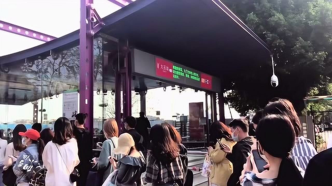 广州地铁三号线大石站3月2日周一早上8点40分客流早高峰实拍