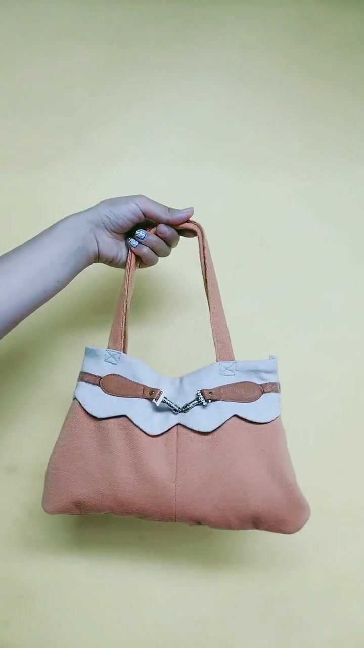 用旧衣服制作的包包,看起来还真的是很不错!