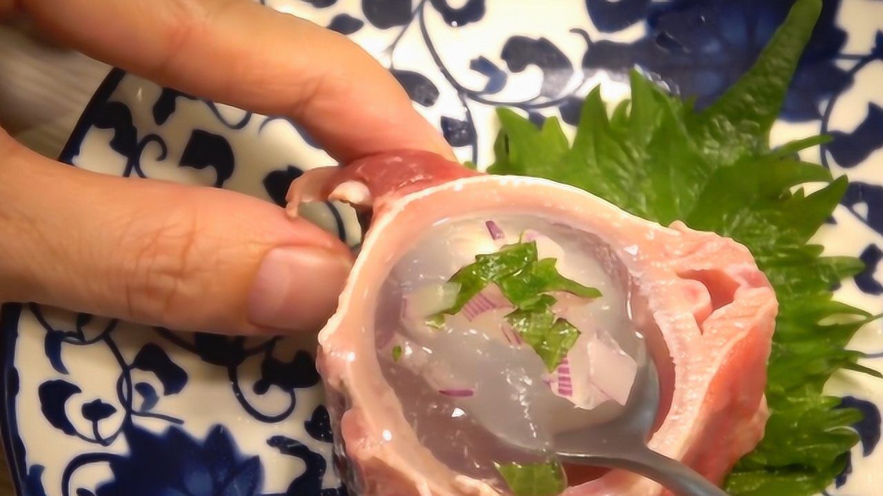 都知道蓝鳍金枪鱼口感一绝没想到金枪鱼骨髓才是极品太美味了