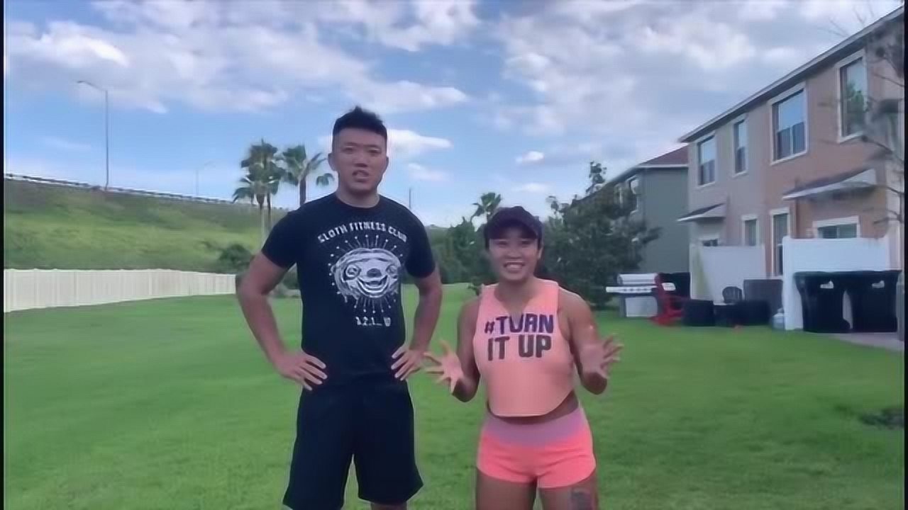 wwe中国之星李霞和王彦博向祖国亲人报平安祝天下妈妈们永远年轻