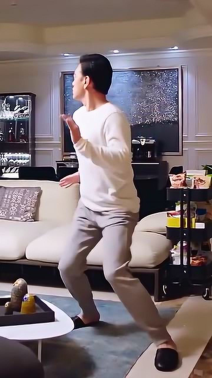 王耀庆的魔性舞蹈最近越来越迷恋上这位成熟的有钱大叔了