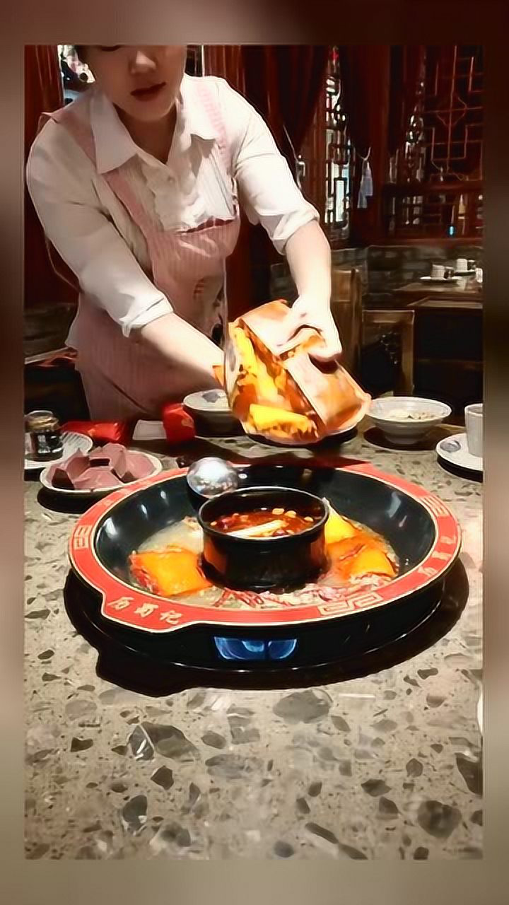 看见四川人吃火锅感觉自己吃的火锅是白开水