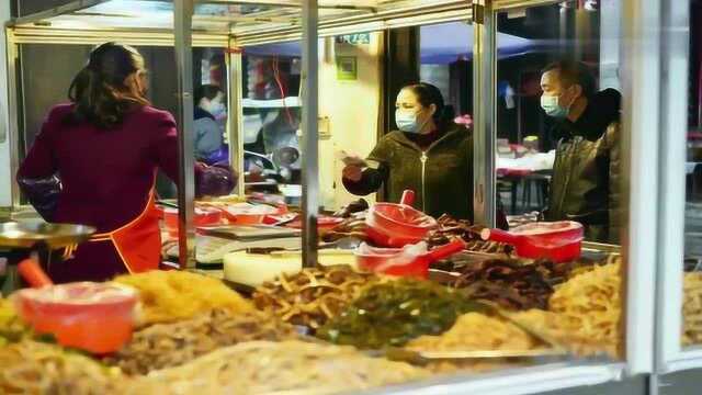 重庆:低风险地区“边城”秀山恢复正常,为务工人员举办招聘会