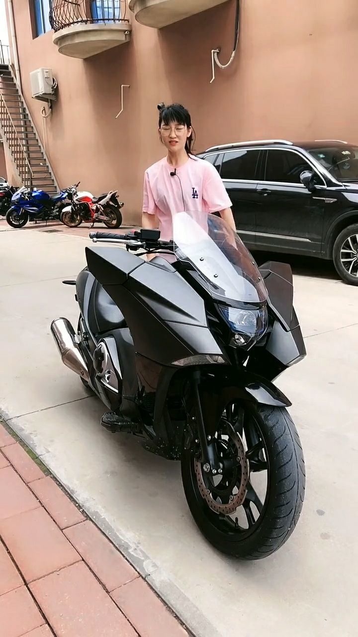 本田概念巡航车大蝴蝶,手自一体拨片换挡