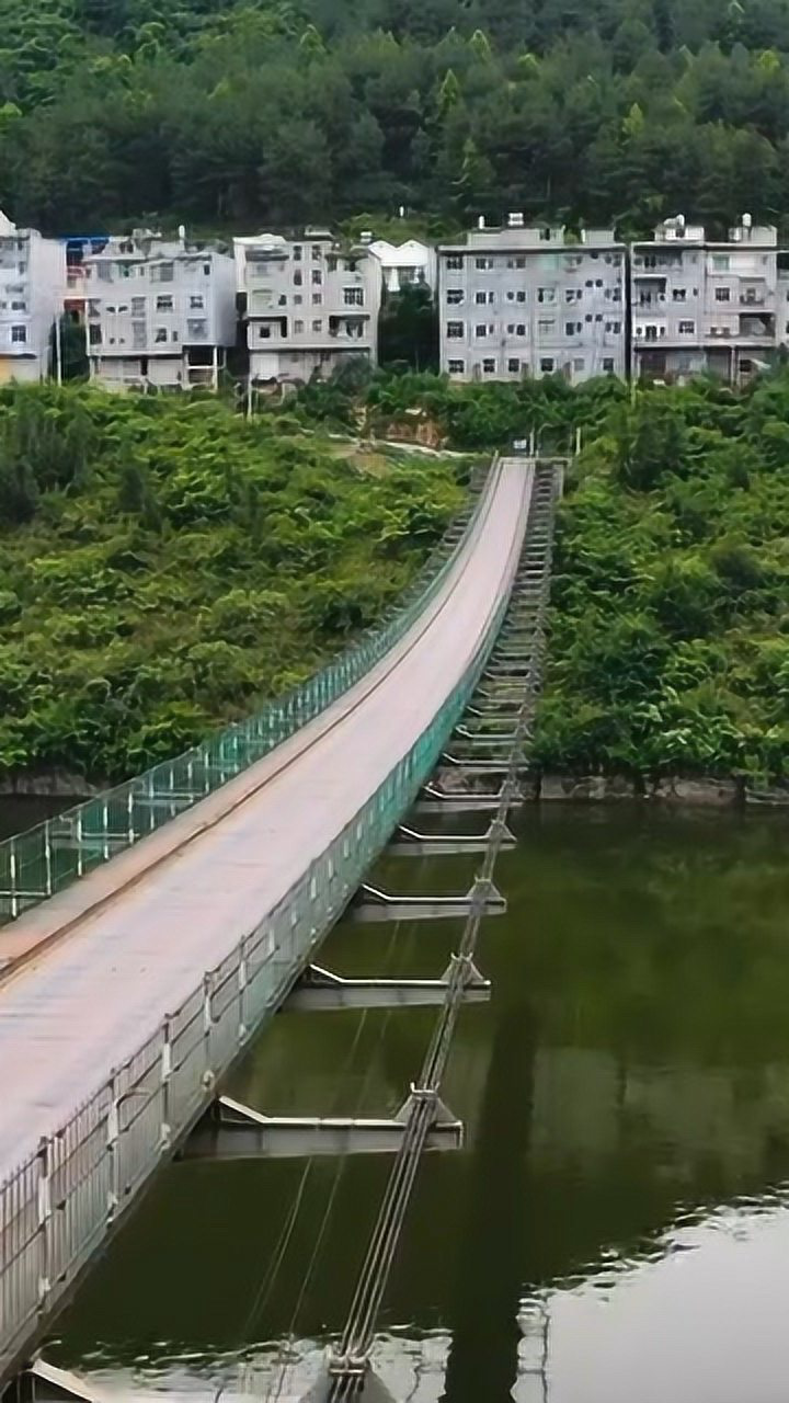 贵州最牛铁索桥这么大的大货车都可以过位于贵州思南县牛角岩