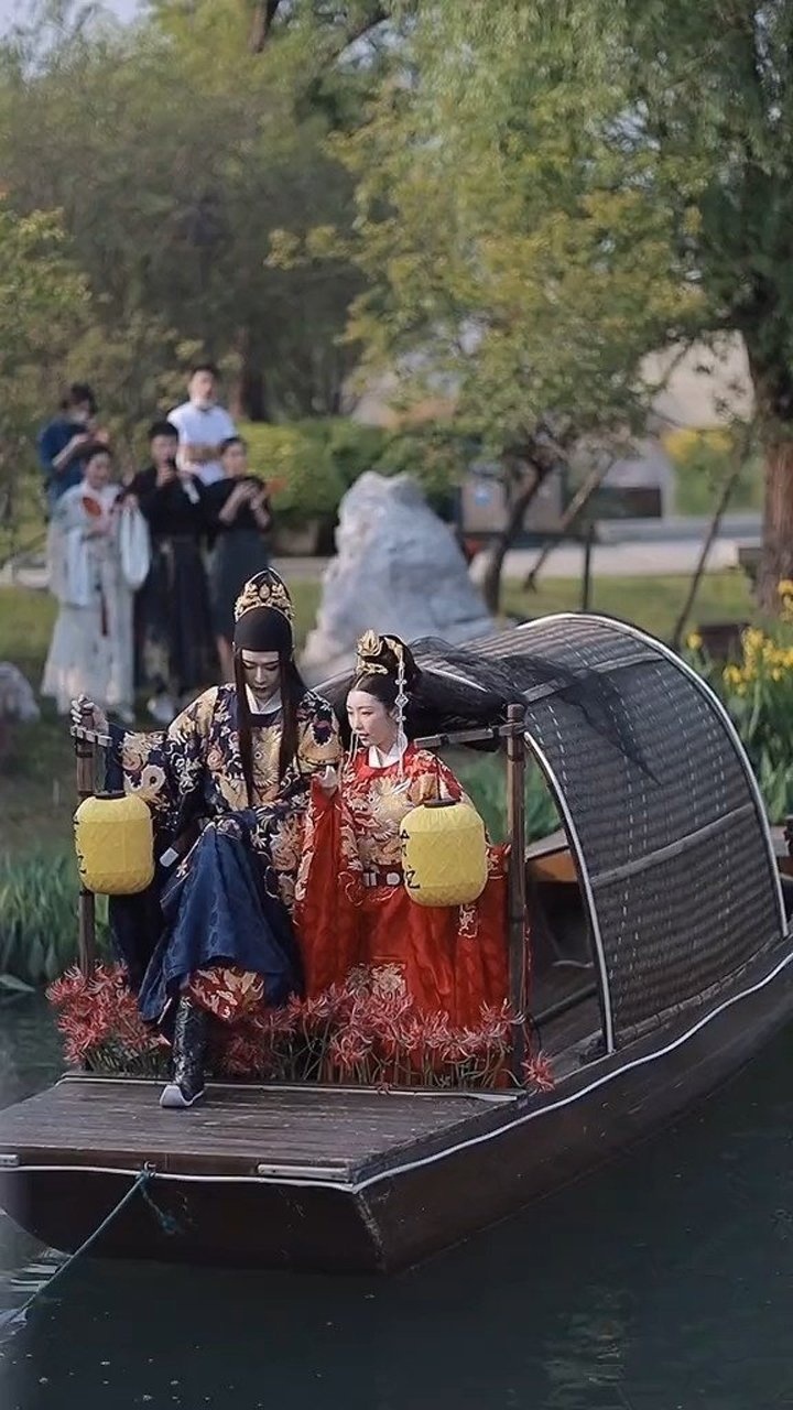 小白兔和古蛇这对狗粮夫妇太甜,瞬间都不饿了