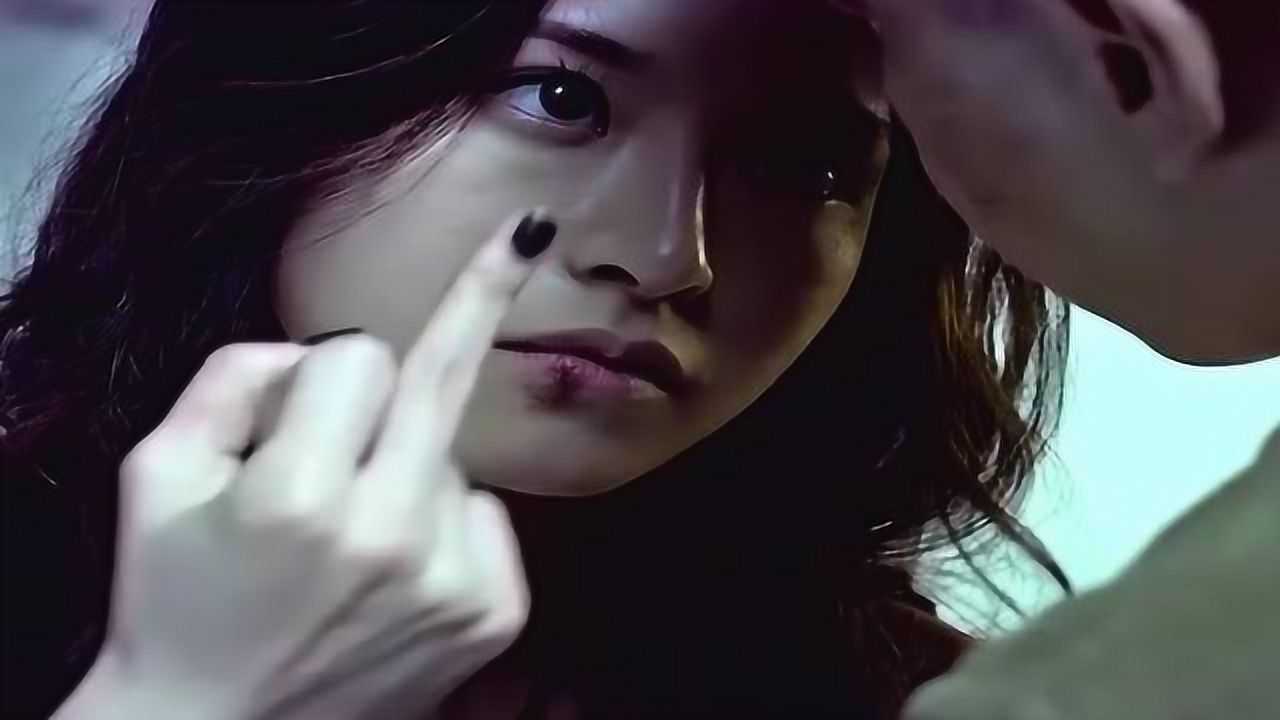 张学友张家辉合作的电影赤道文咏珊在片中帅气的镜头