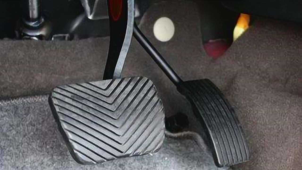 悬挂式油门和踏板式油门,到底区别有多大?老司机:选错等着哭吧