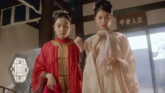 黄飞鸿徒弟在隔壁怡红院给师父叫来美女 结果黄师傅尴尬了