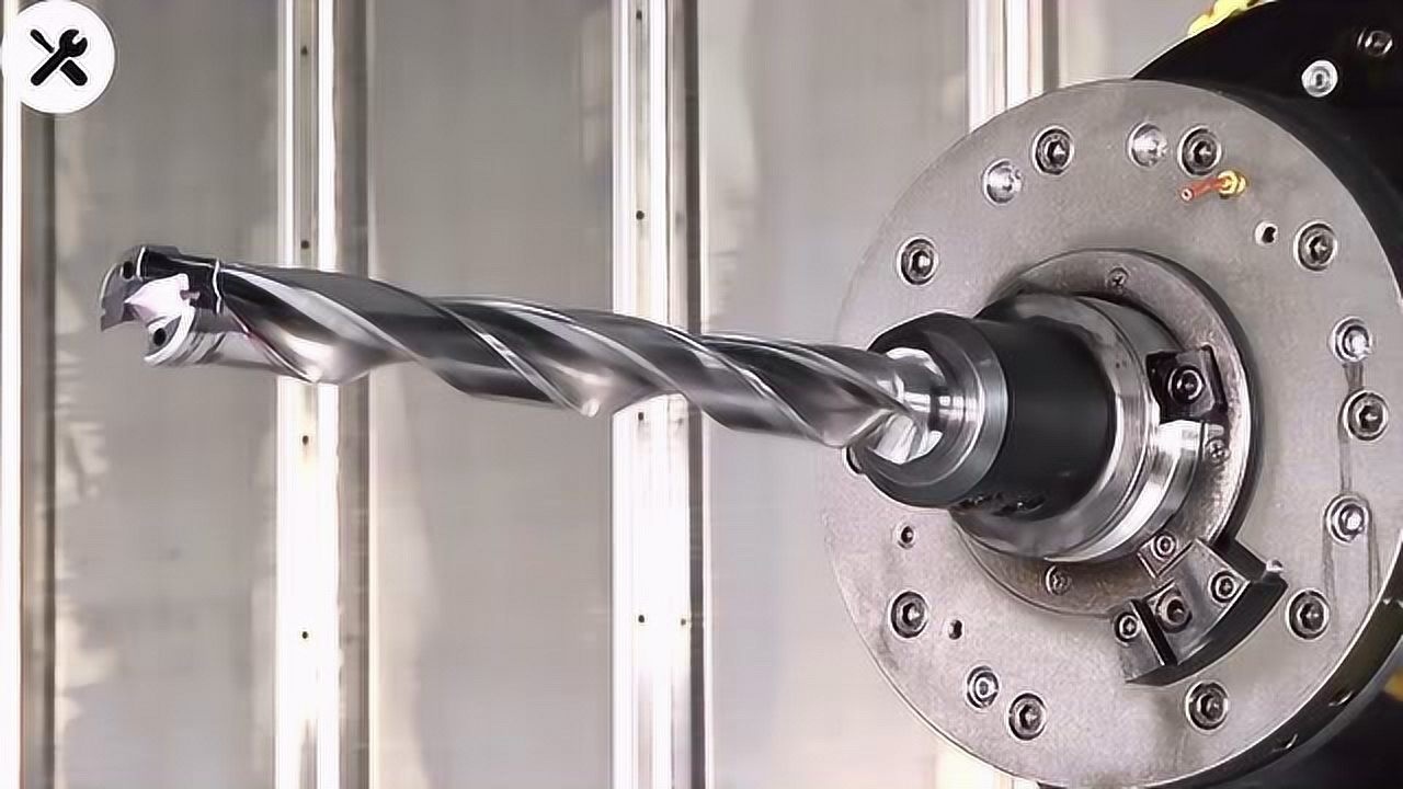 厉害了这大钻头,1分钟看完大型钢铁打孔全过程,太震撼了