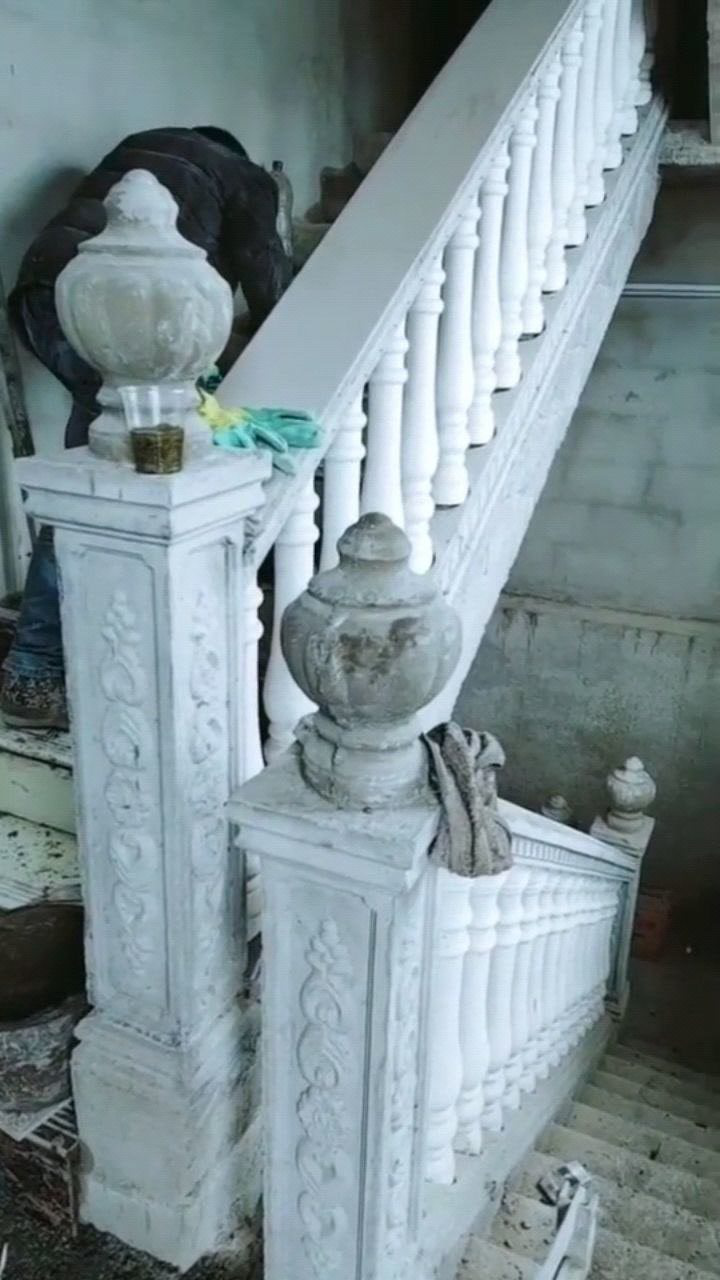 楼梯扶手按罗马柱高端大气上档次