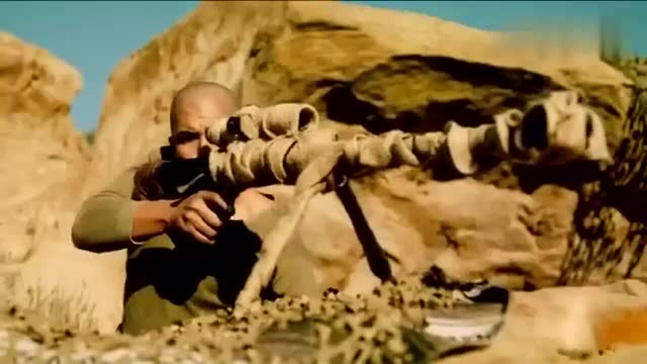 狙击手丛林埋伏,双方失误,造成狙击手先开