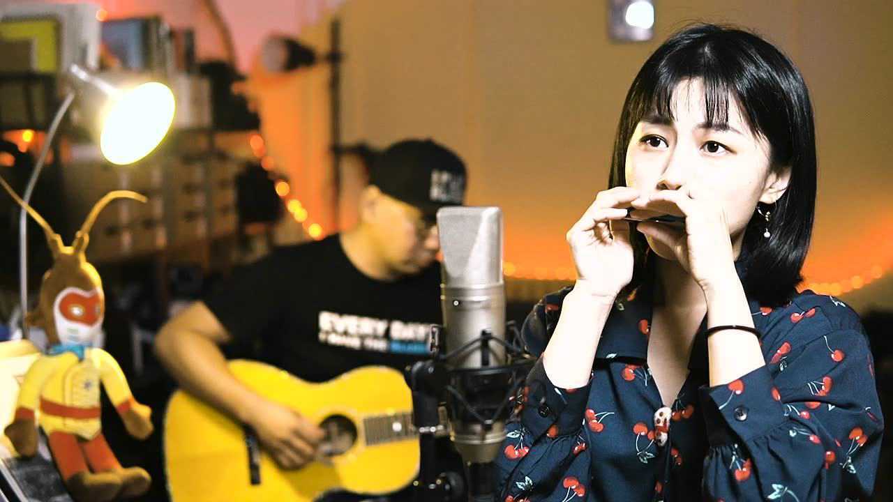 吹口琴的小园园