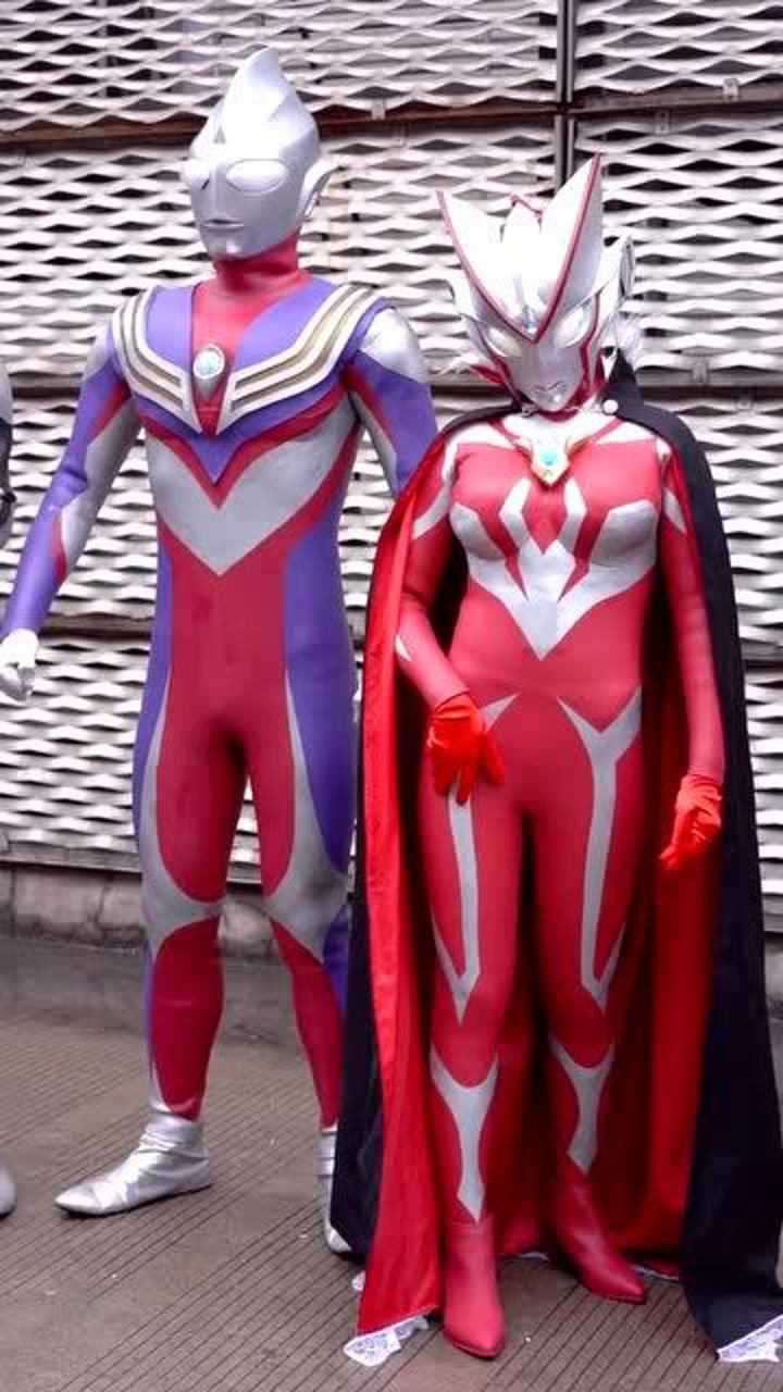 迪迦奥特曼和他的女朋友