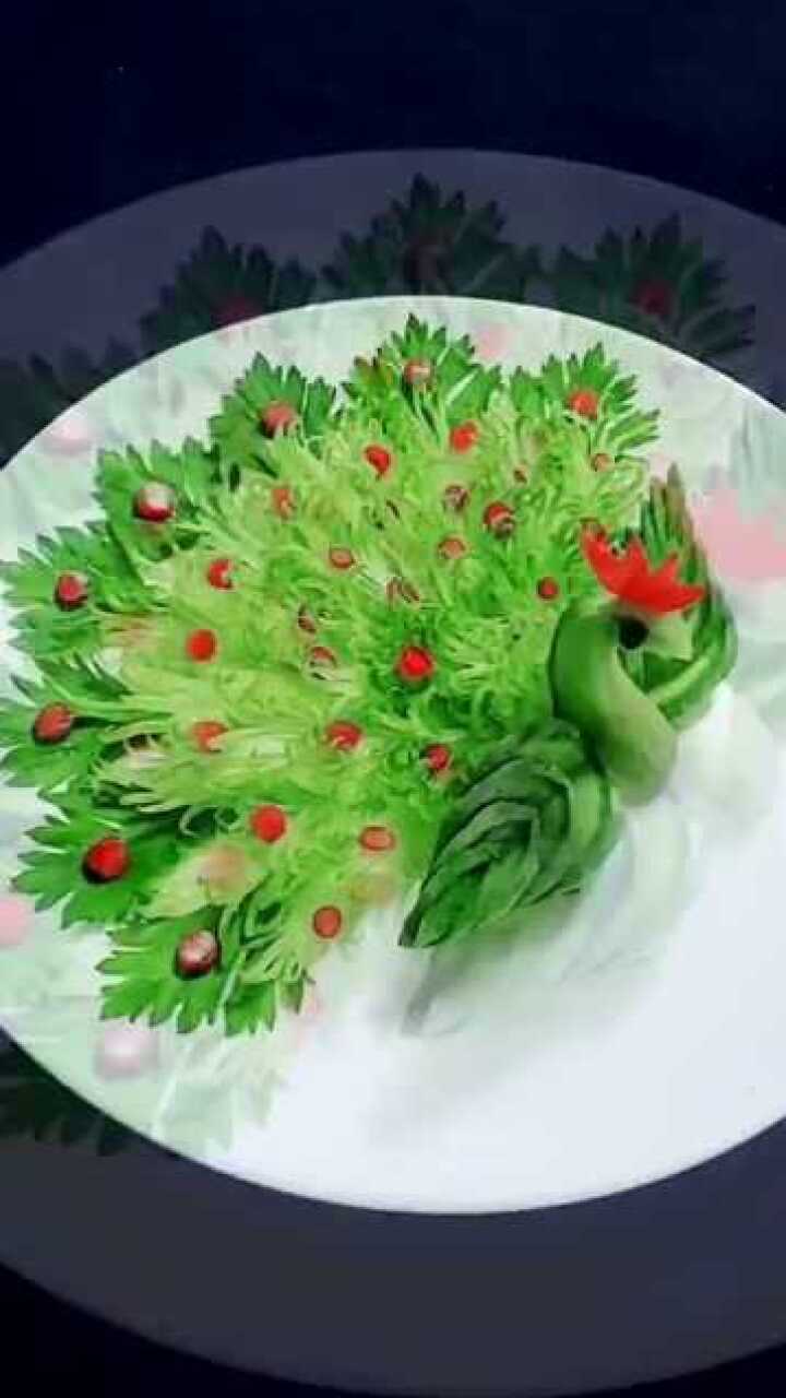 给大家带来一个孔雀开屏的拼盘_腾讯视频