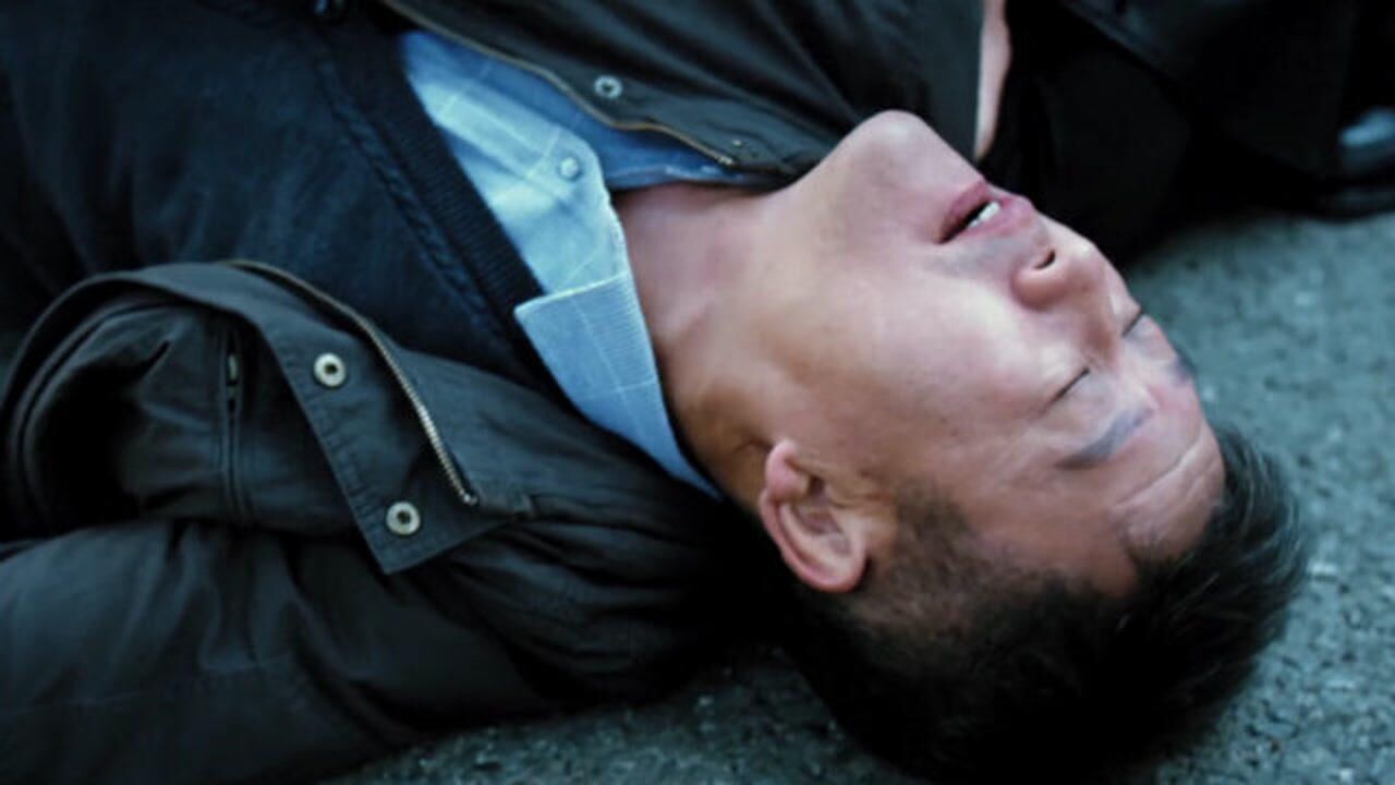 《三叉戟》夏春生退休当天参加最后的任务,不料被毒贩以命相博,意外