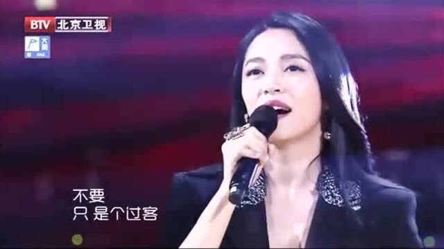 姚晨任嘉伦演唱《我心内的一首歌》,台上甜蜜热舞,靓女帅男养眼