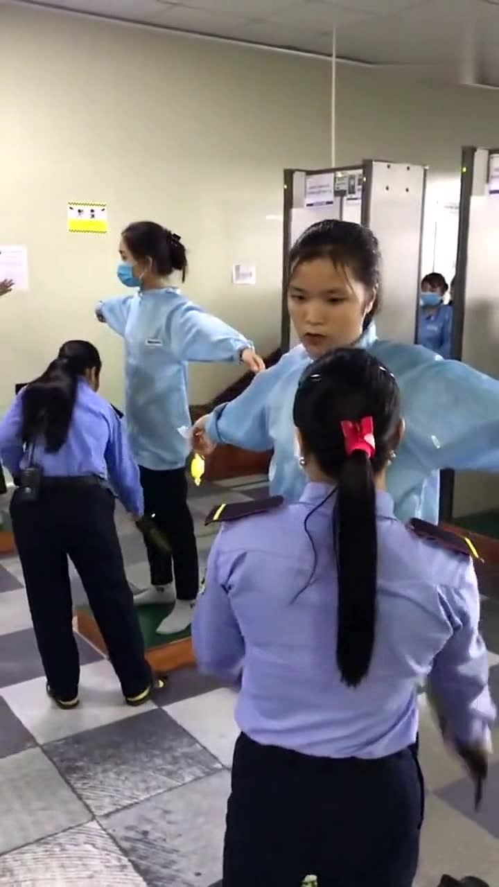 越南电子厂女孩子眼里都没有光为什么选择这行业呢