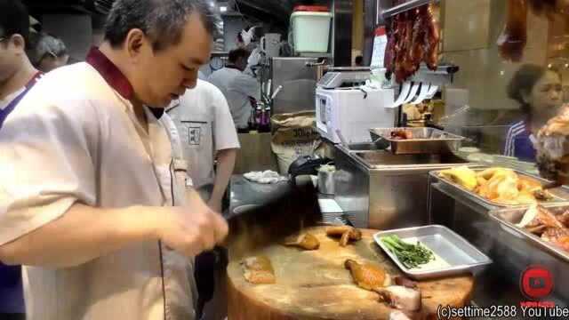 香港街头烧腊摊点,老板每天要制作好几十只才够卖,饭点异常火爆