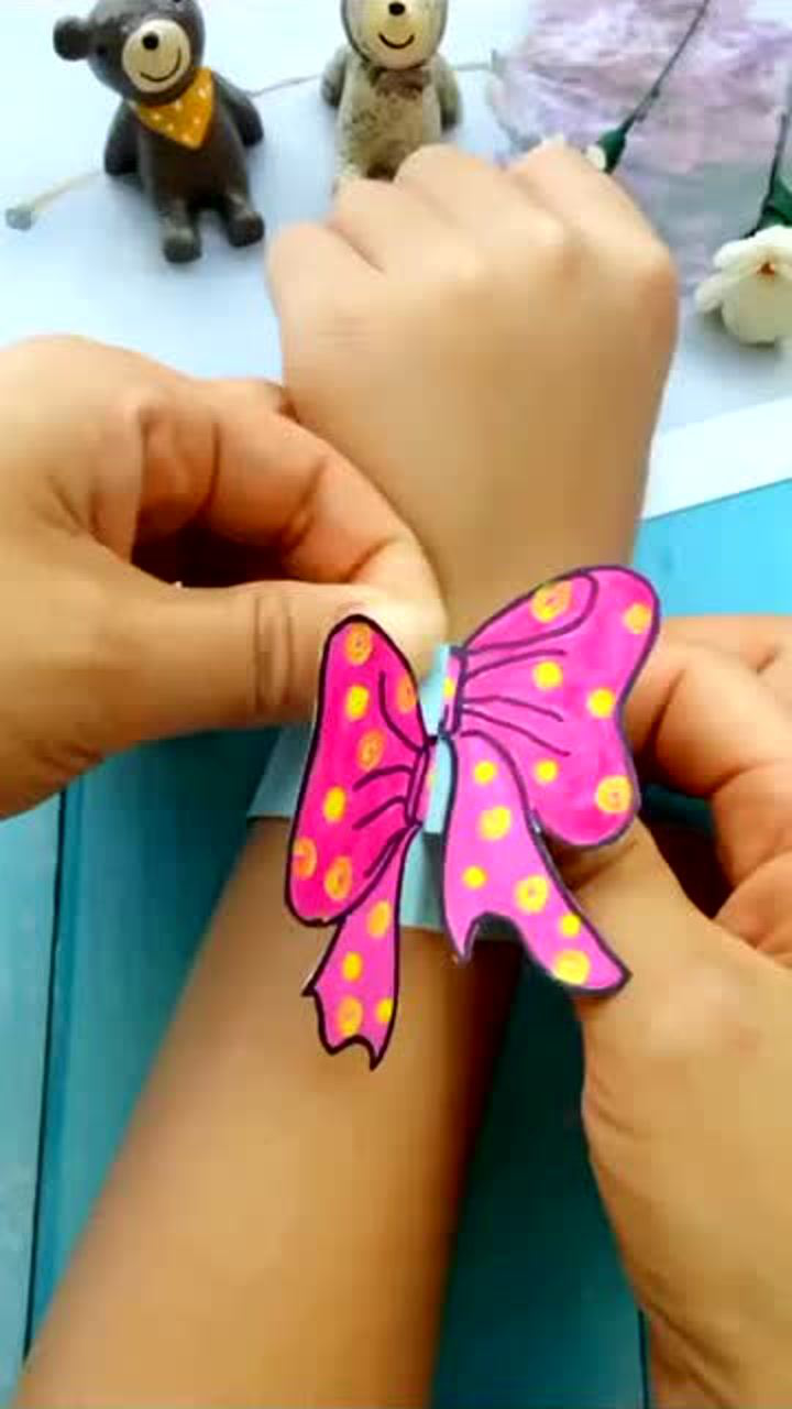 手工折纸小女生应该都会喜欢的蝴蝶手环