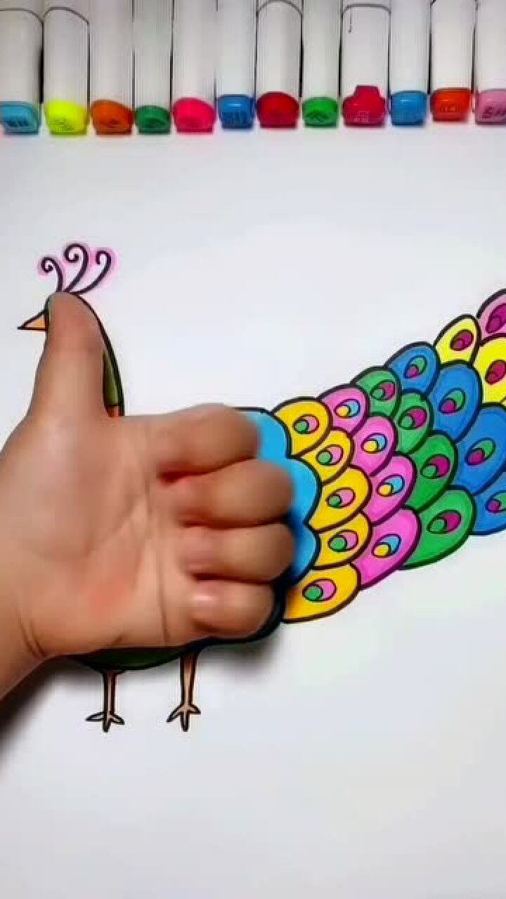 竖起的大拇指一起来画孔雀吧