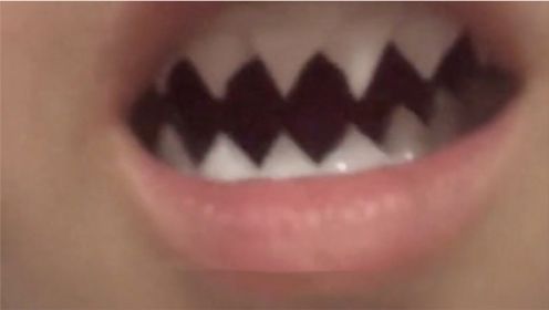 搞笑视频：就这牙齿 咬到舌头一定很痛吧