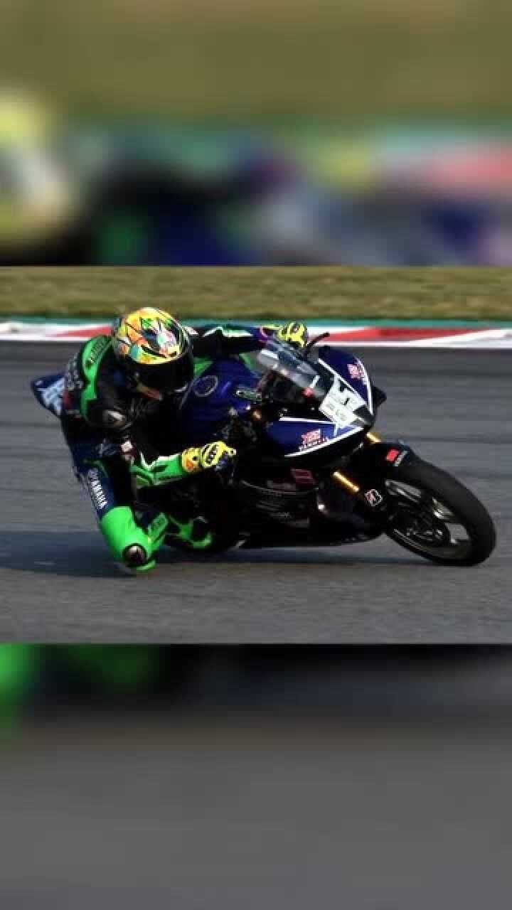 85号赛车手,真是帅炸了