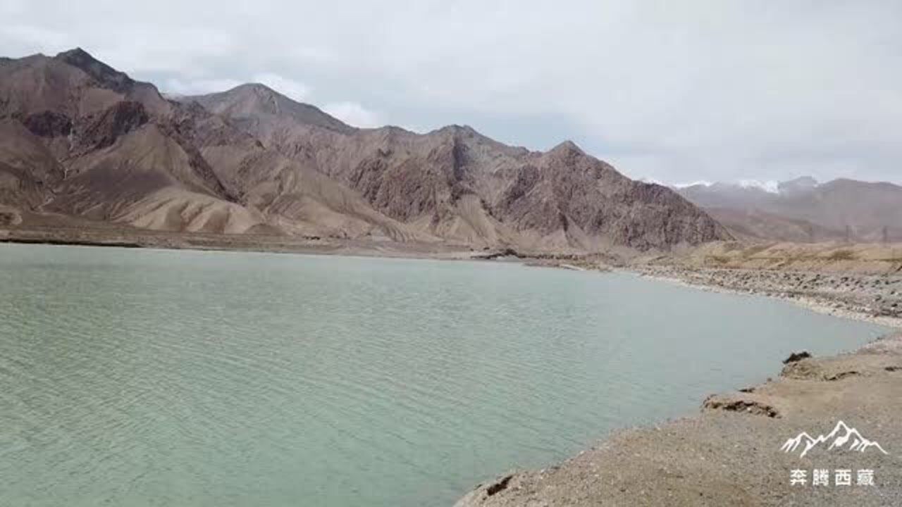 青藏线109国道纳赤台瑶池水电站昆仑河里的小湖泊