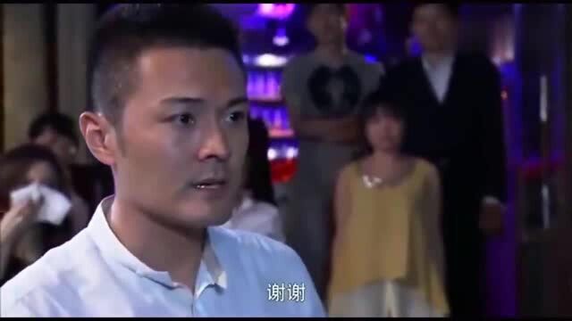 心机小三勾引有妇之夫,原配跟踪发现上去就打,小三竟然还手开撕