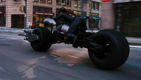 荧幕中六辆炫酷的摩托车，蝙蝠女侠的摩托战车，一键发射两枚导弹
