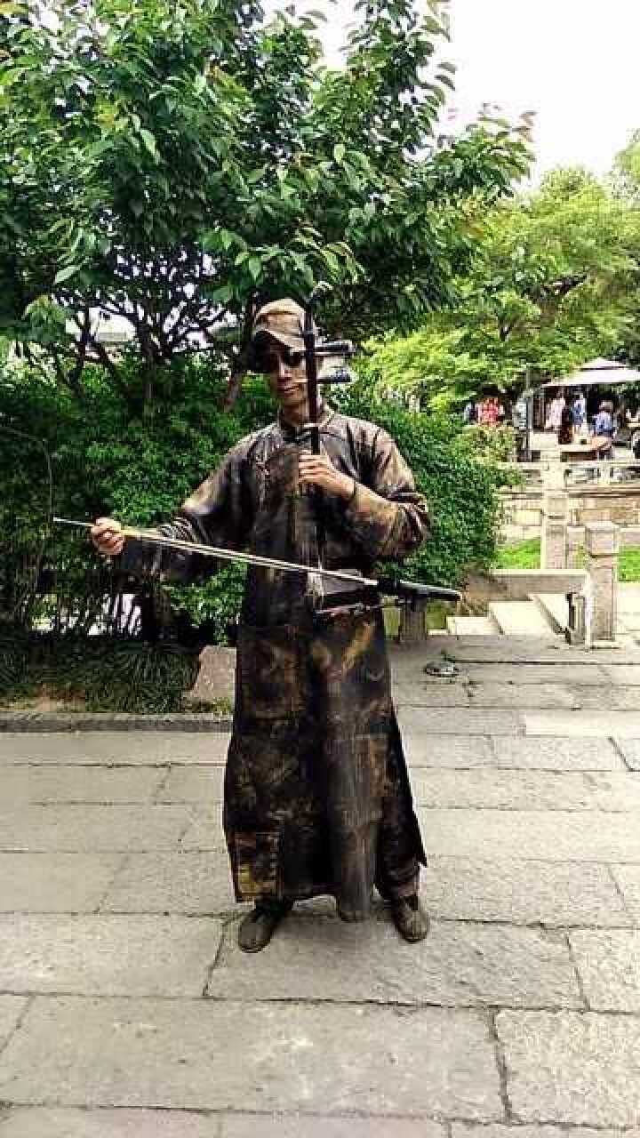 拉二胡民间艺人——阿炳,铜人雕塑版_腾讯视频