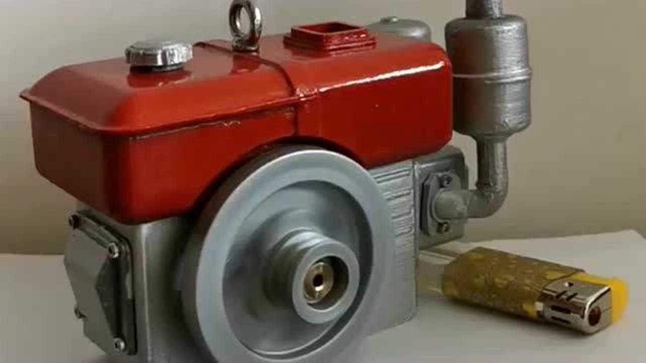 牛人自制的单缸小柴油机声音清脆震耳欲聋强迫症表示很过瘾