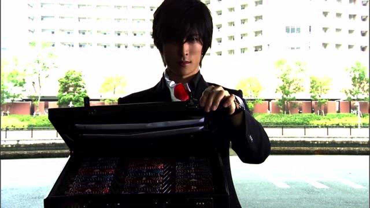 假面骑士w穿西装打领带园咲雾彦太骚气了