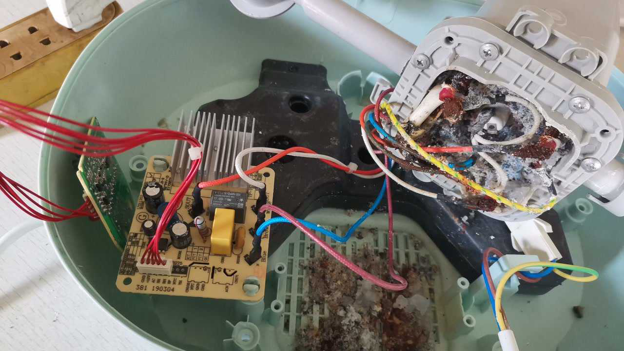 挂烫机长时间不清理水垢,后果很严重,拆开后看了你就知道了!_腾讯视频