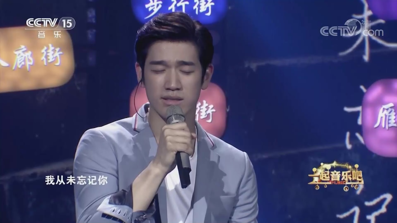 姚伟涛磁性声线含满故事感,婉转献唱《成都》,勾勒街巷里的烟火与温柔