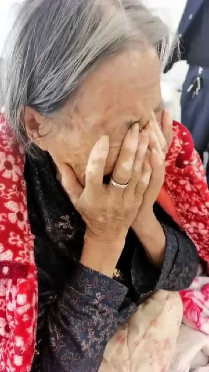 前夫走了带着儿女来医院看离婚七年的婆婆婆婆看到我就哭了