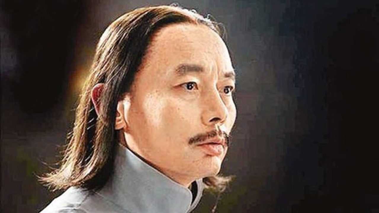 《让子弹飞》里的最终赢家——两面派汤师爷