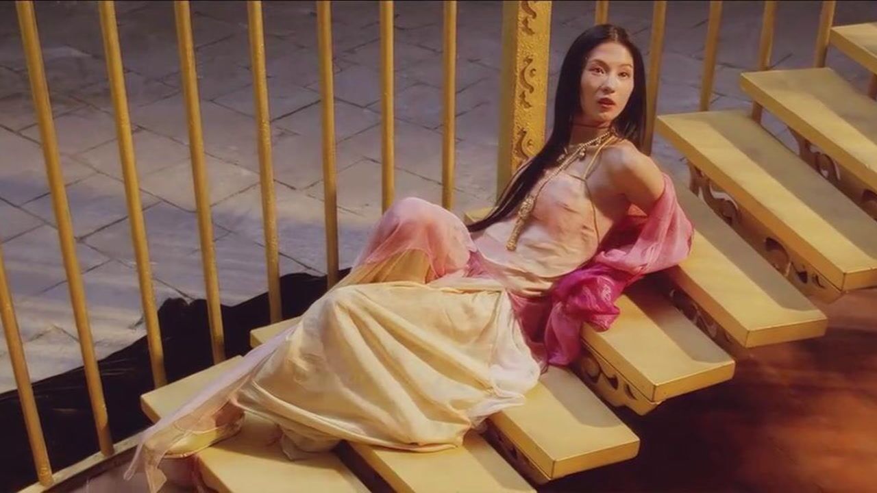 无极:大将军为救倾城,果断跳崖自尽,给她换来了一座金丝笼!